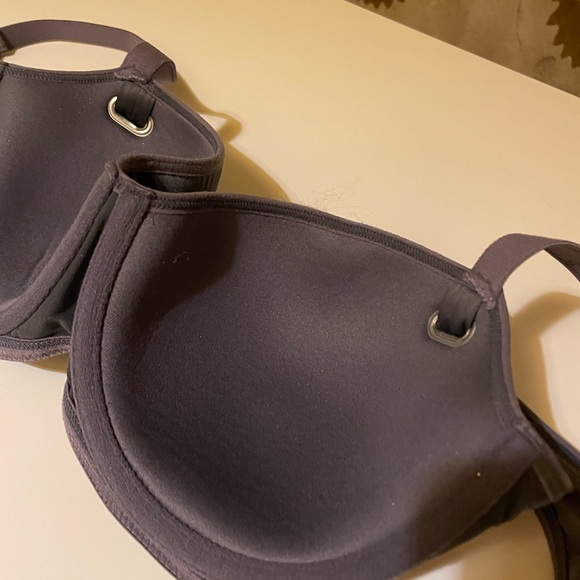 Marlies Deckers gray  satin and sequin's bras & 2 assorted panties. M - Picture 9 of 13